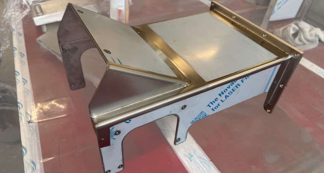 Lavorazioni settore packaging - Foto di uno scivolo per il trasporto del prodotto
