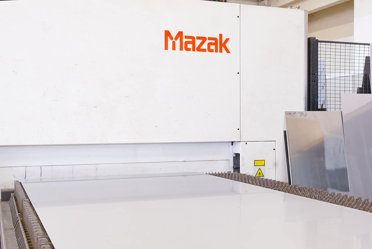 taglio laser acciaio inox Mazak 3000W